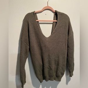 Women’s green sweater. Size L